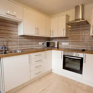 city-centre-executive-2-bed-apartment-with-wifi-parking.hotelsaberdeenuk.com/